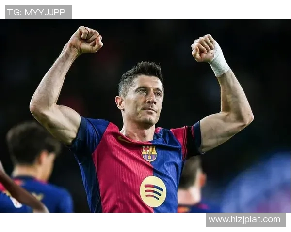 足球明星佩戴棒球帽的时尚瞬间与个性风采展示